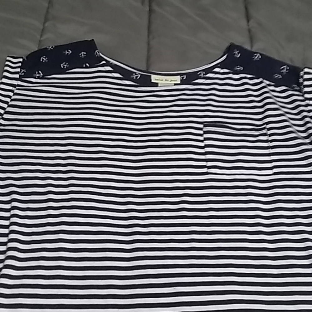 Short sleeve top